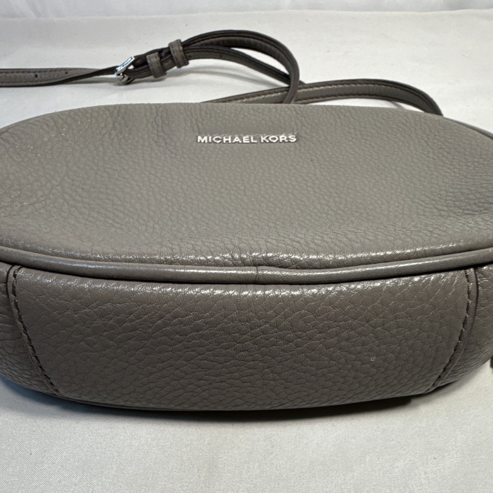 Michael Kors Small Gray Pebbled Oval Crossbody Bag Chain Tassel Zip - Picture 8 of 11
